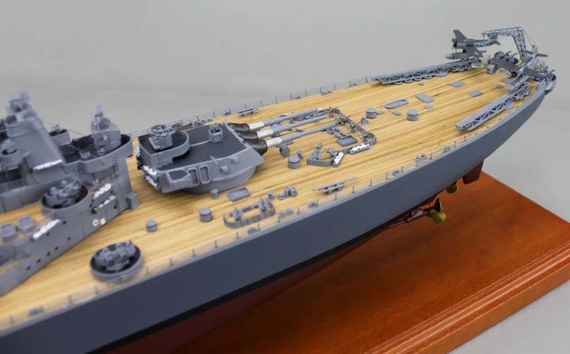 uss-wisconsin-scale-model.jpg