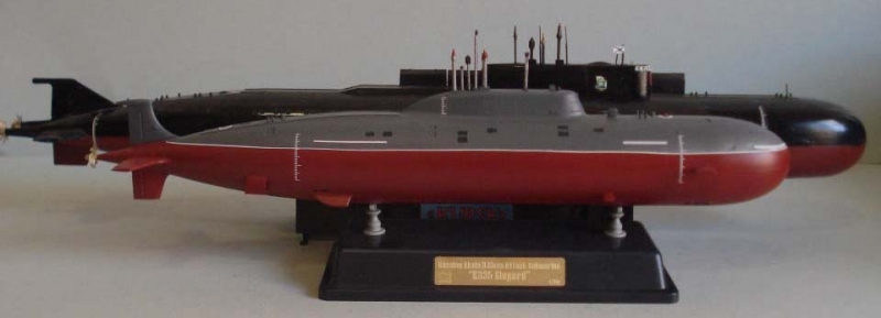 Ship-Akula-II-and-Kursk1.jpg